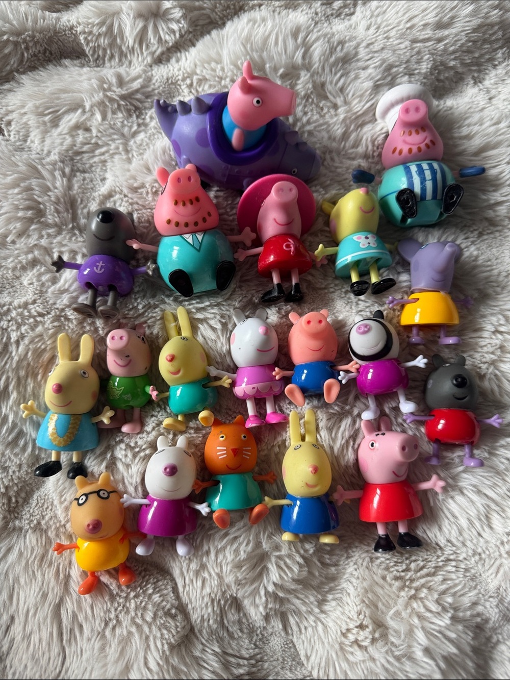Lot of Peppa Pig Figures - Picture 1 of 5
